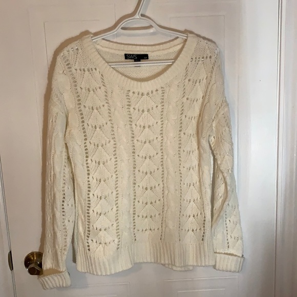 White knitted sweater size small - Picture 1 of 2